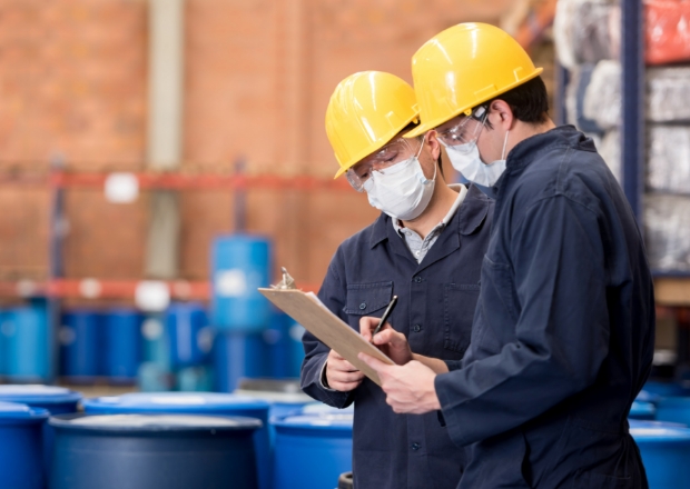 薬品供給装置保守作業の様子