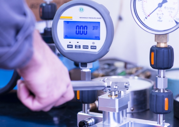 計測機器の校正の様子